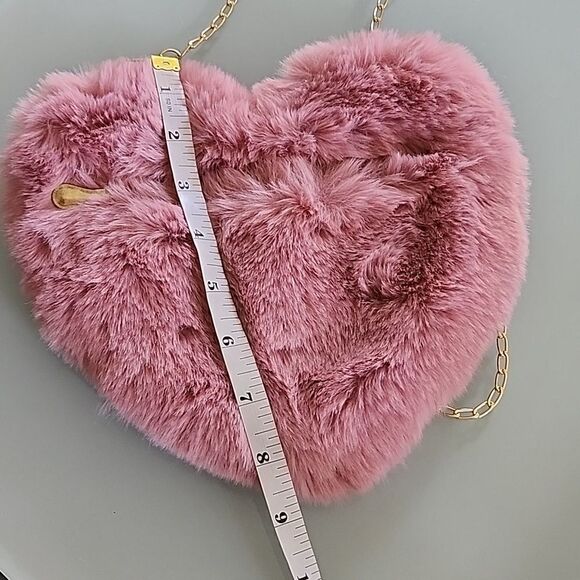 🎉 NEW🎉 Fuzzy Heart Crossbody Bag - Picture 7 of 9